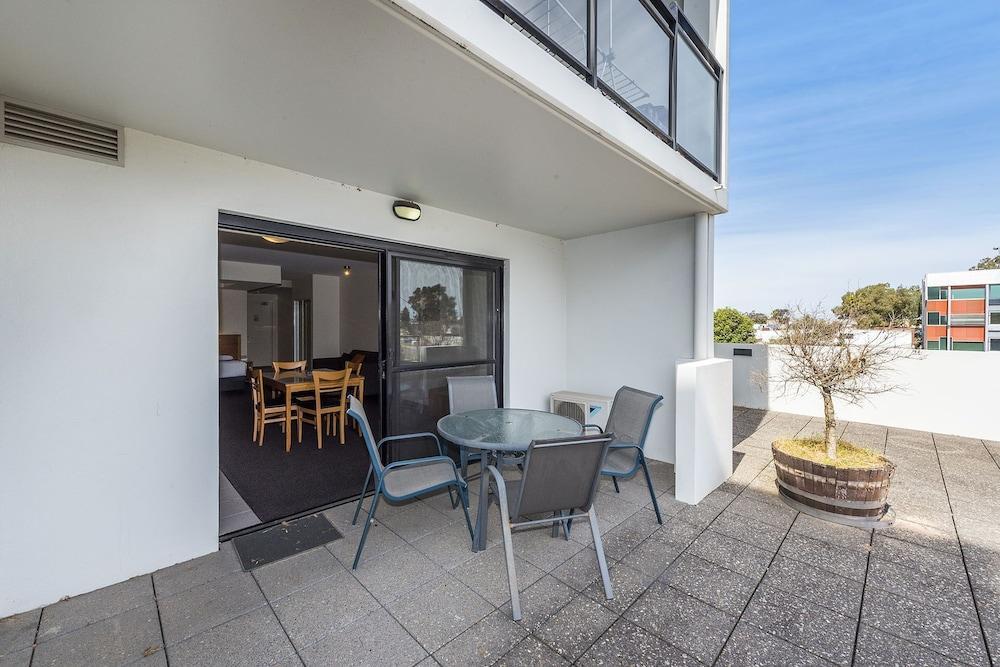 Assured Ascot Quays Apartment Hotel Perth Extérieur photo