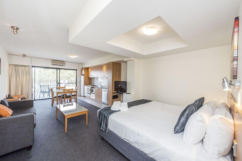 Assured Ascot Quays Apartment Hotel Perth Extérieur photo