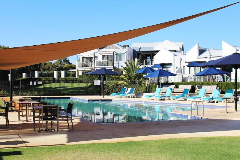 Assured Ascot Quays Apartment Hotel Perth Extérieur photo