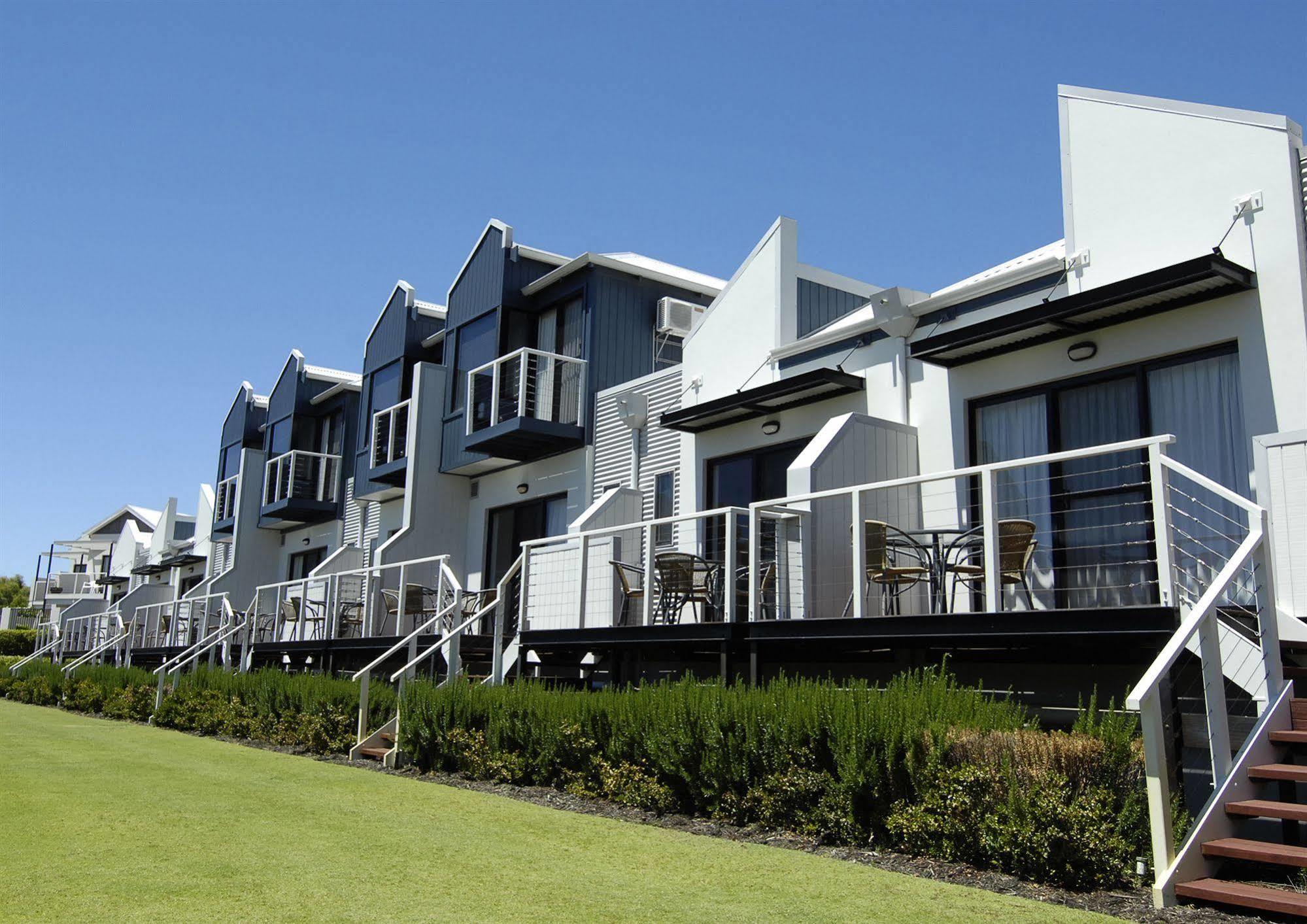 Assured Ascot Quays Apartment Hotel Perth Extérieur photo