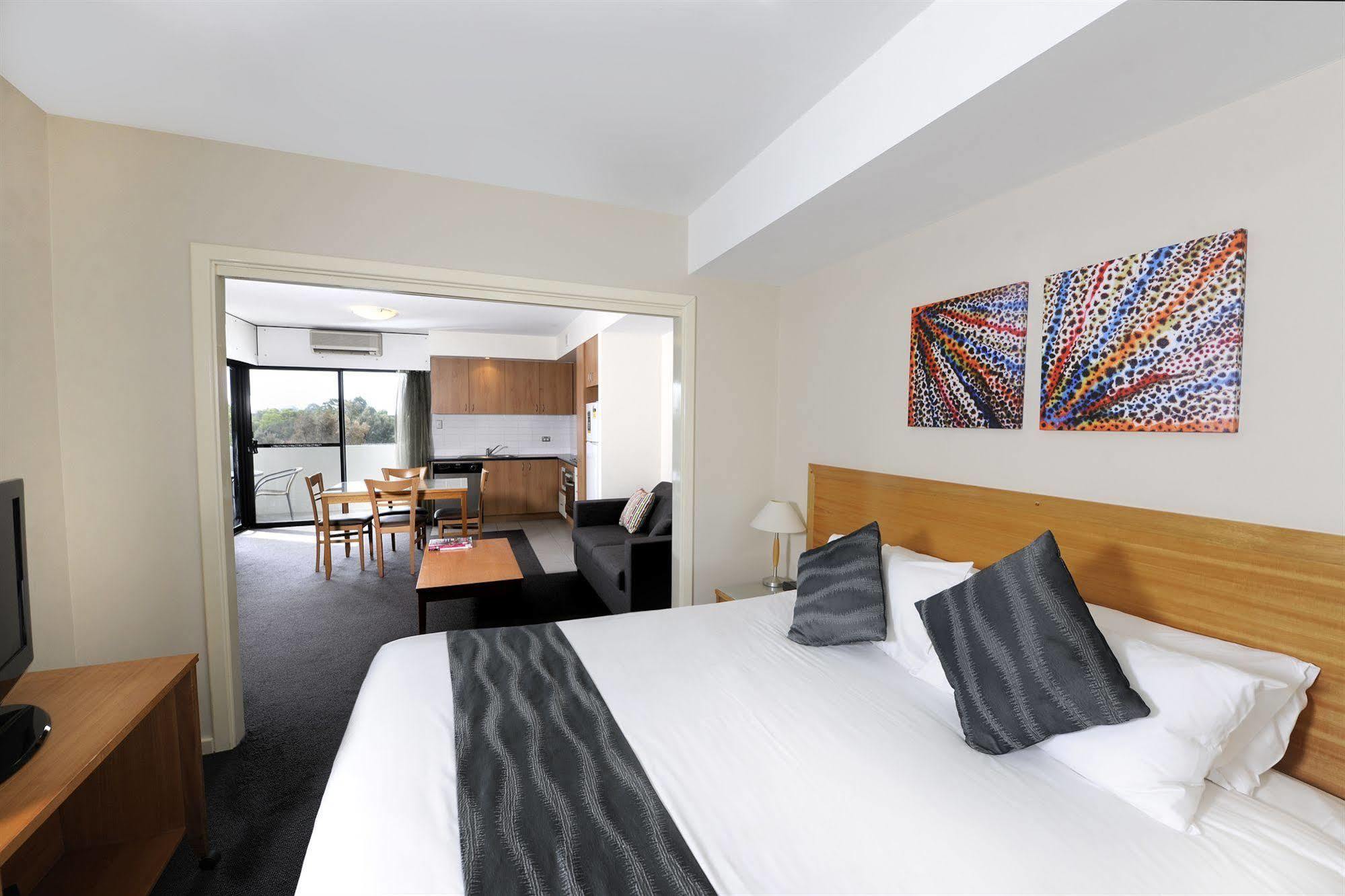Assured Ascot Quays Apartment Hotel Perth Extérieur photo