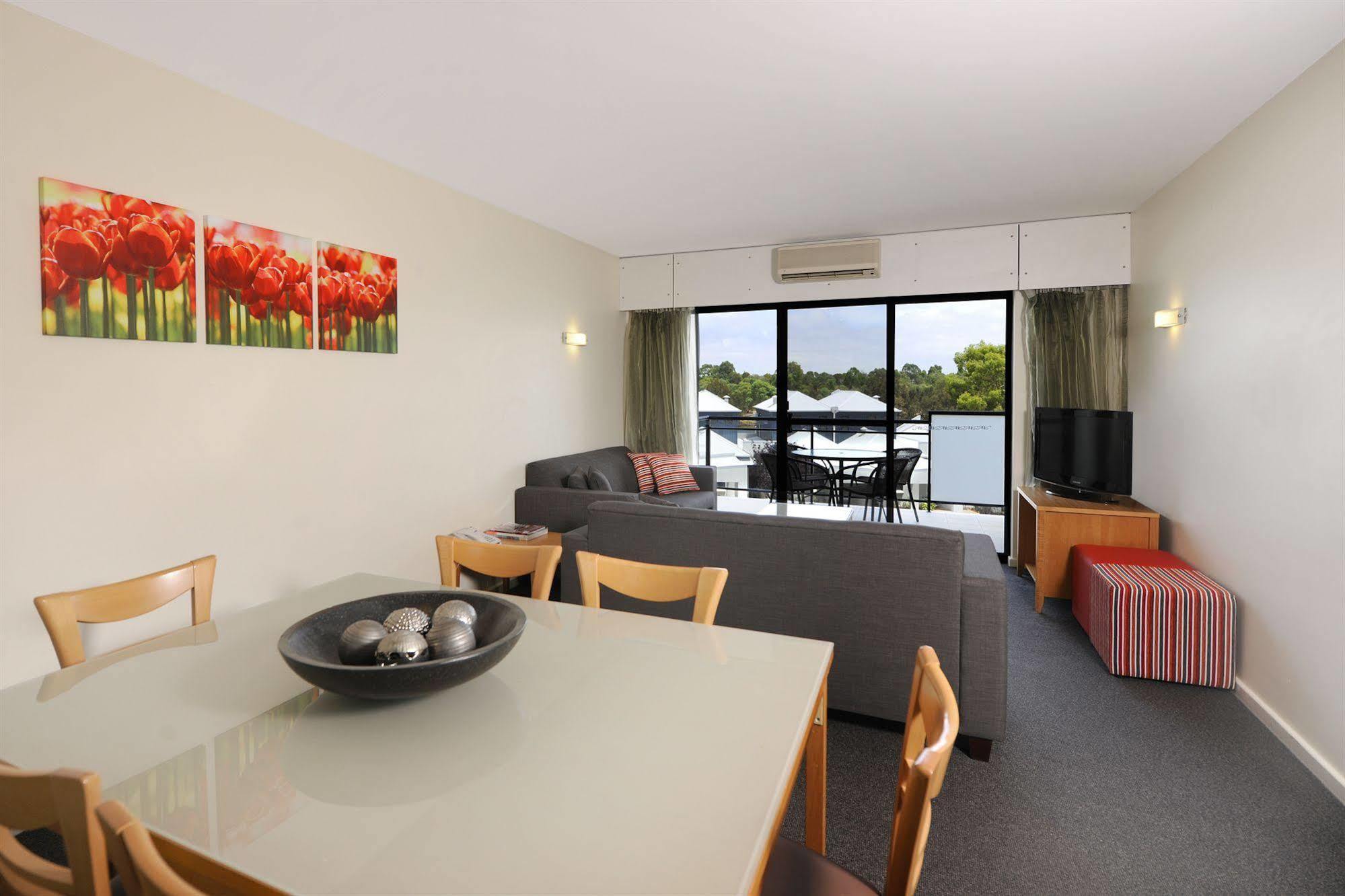Assured Ascot Quays Apartment Hotel Perth Extérieur photo