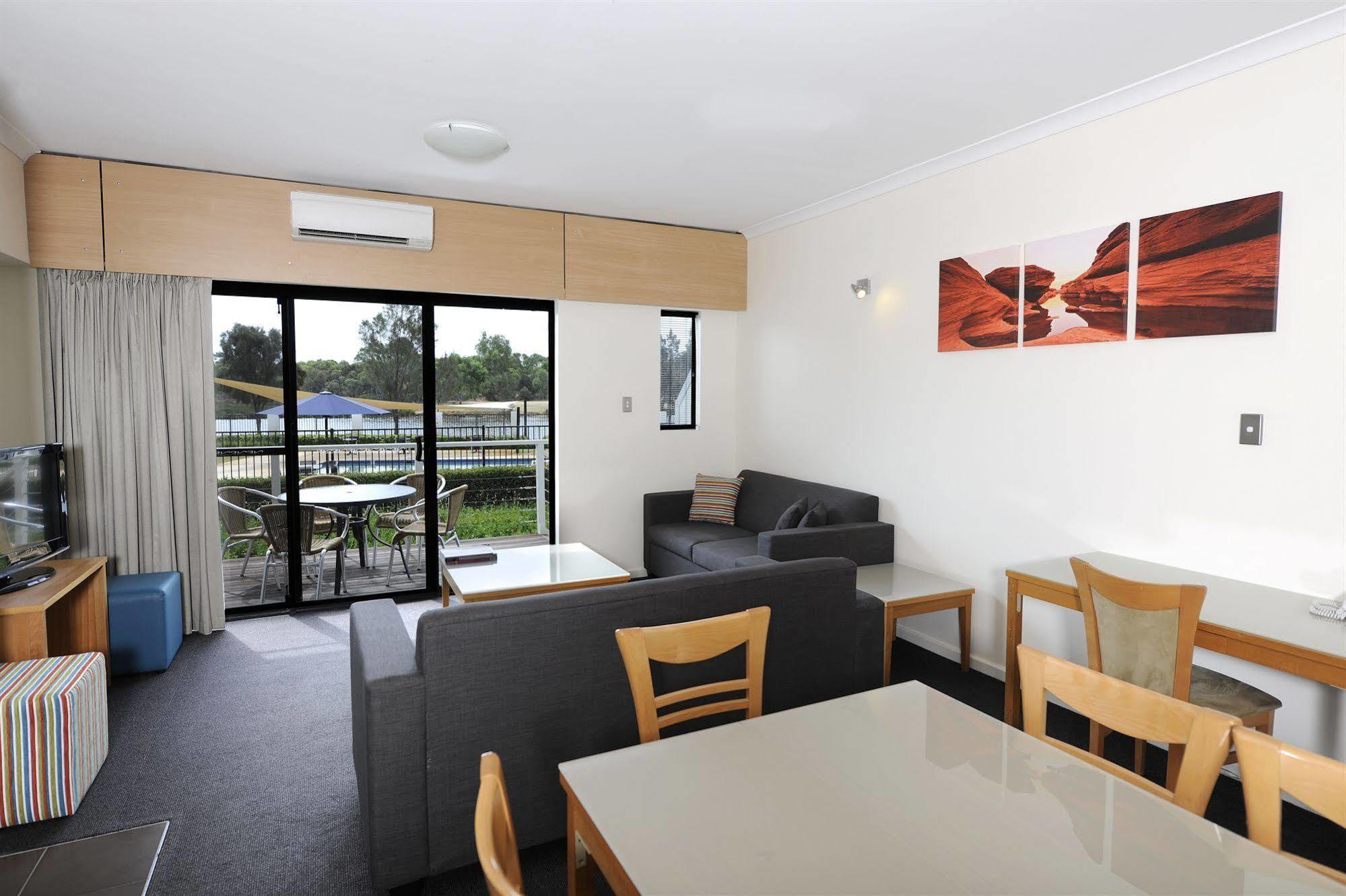 Assured Ascot Quays Apartment Hotel Perth Extérieur photo