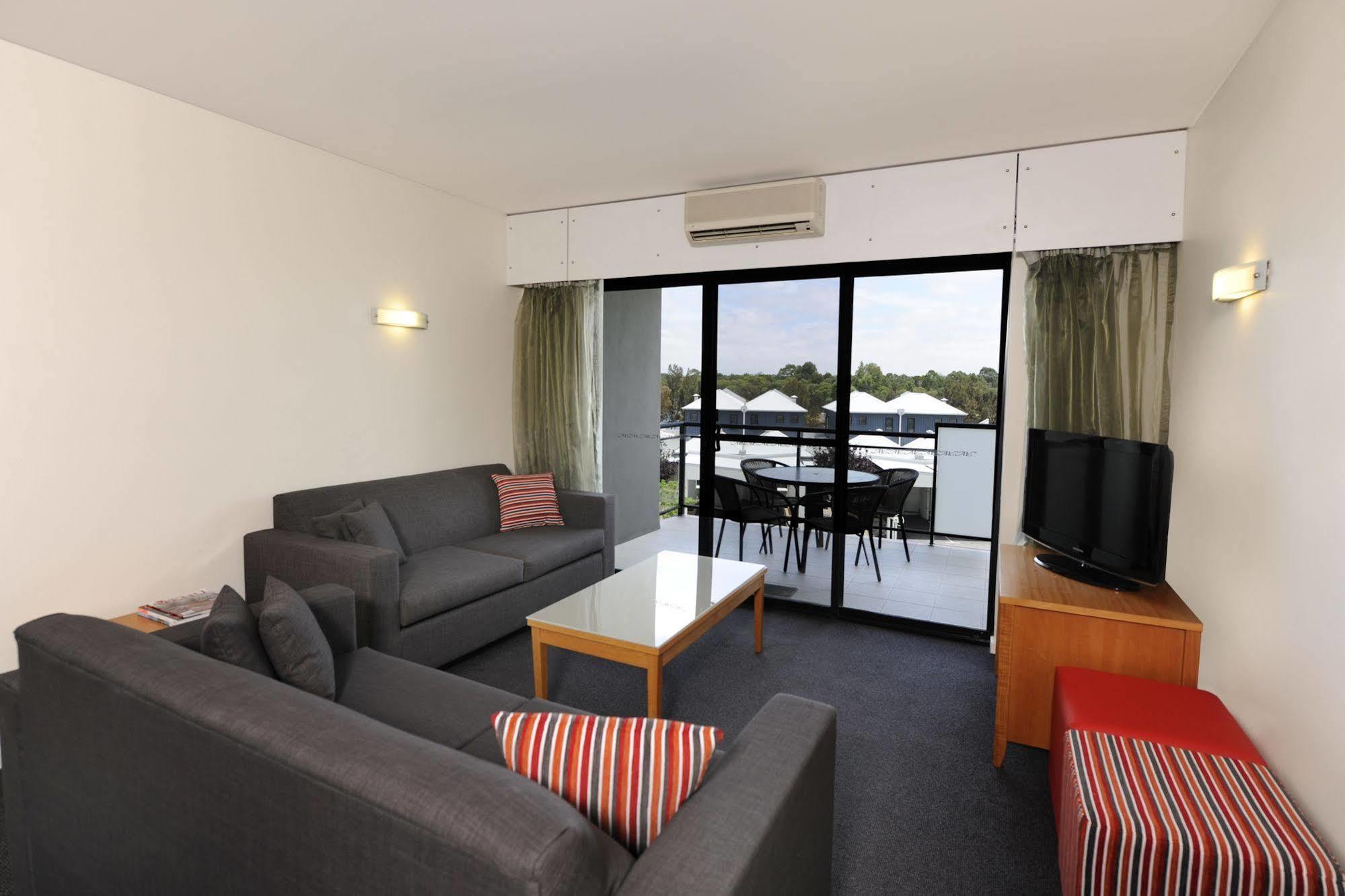 Assured Ascot Quays Apartment Hotel Perth Extérieur photo