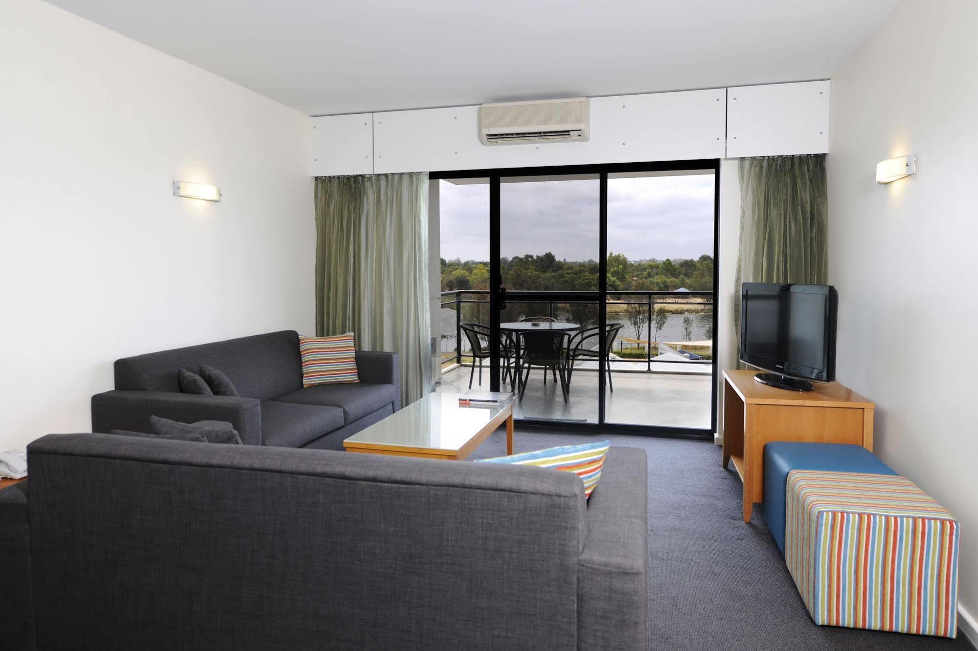 Assured Ascot Quays Apartment Hotel Perth Extérieur photo