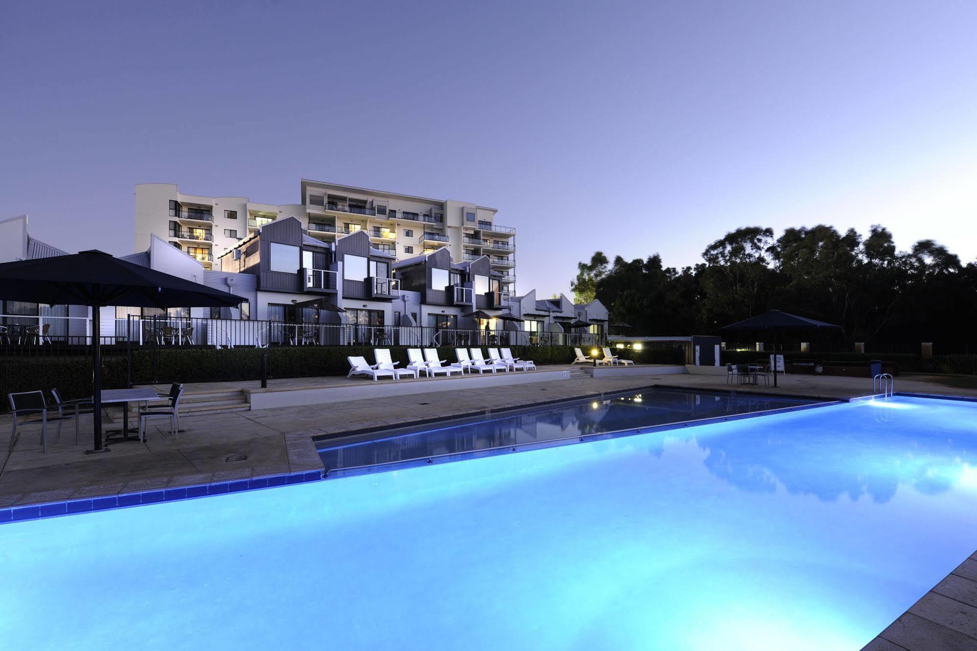 Assured Ascot Quays Apartment Hotel Perth Extérieur photo